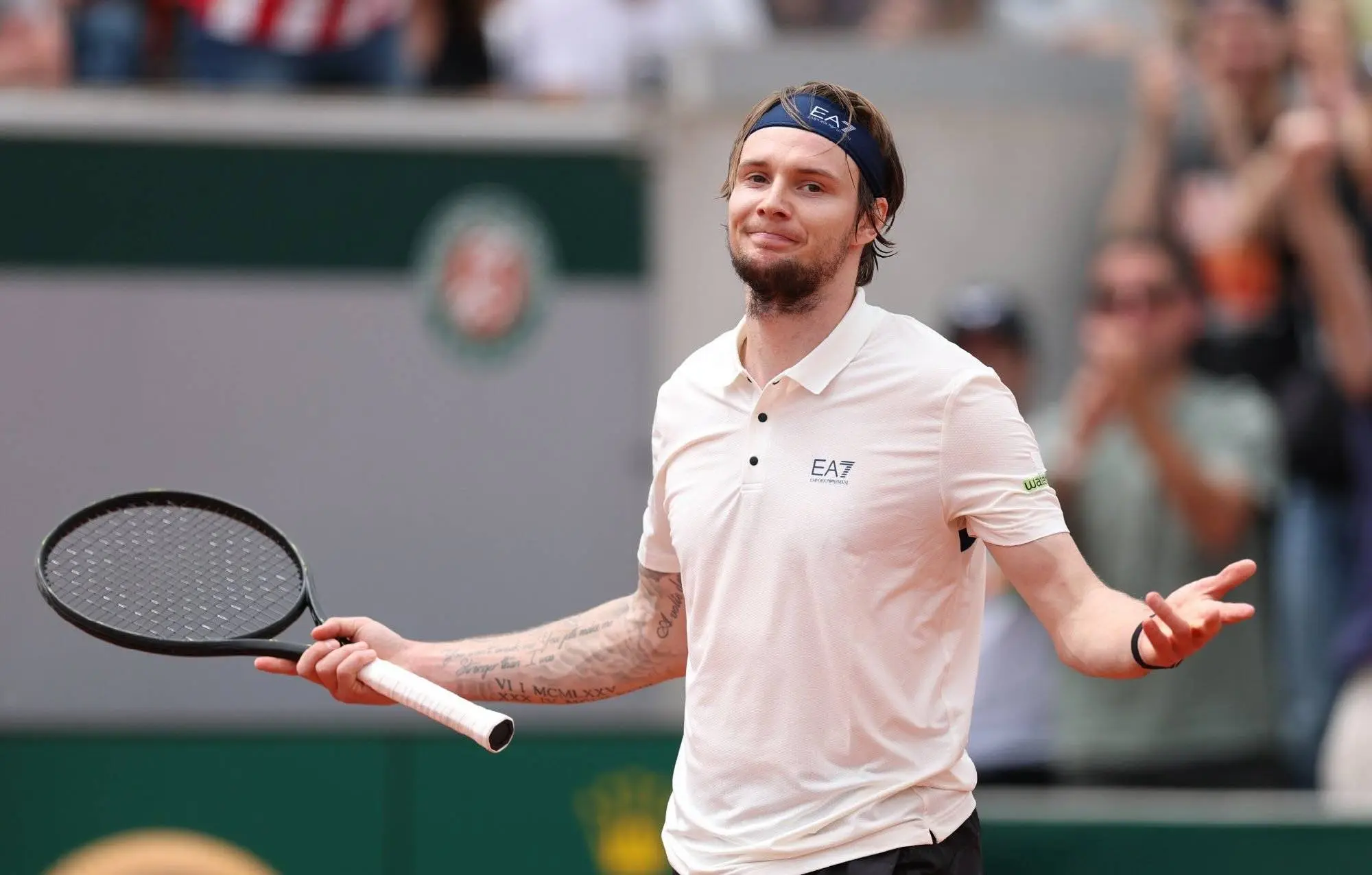 不假, 他已经是史