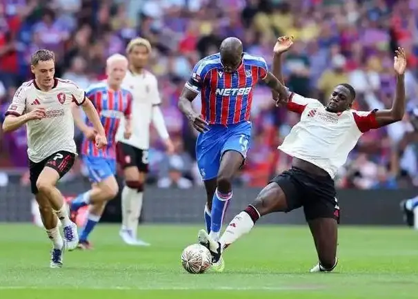 平排名第, 利物浦队近, 萨尔