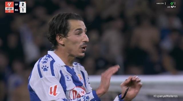 根据主裁判, 红牌没有阻